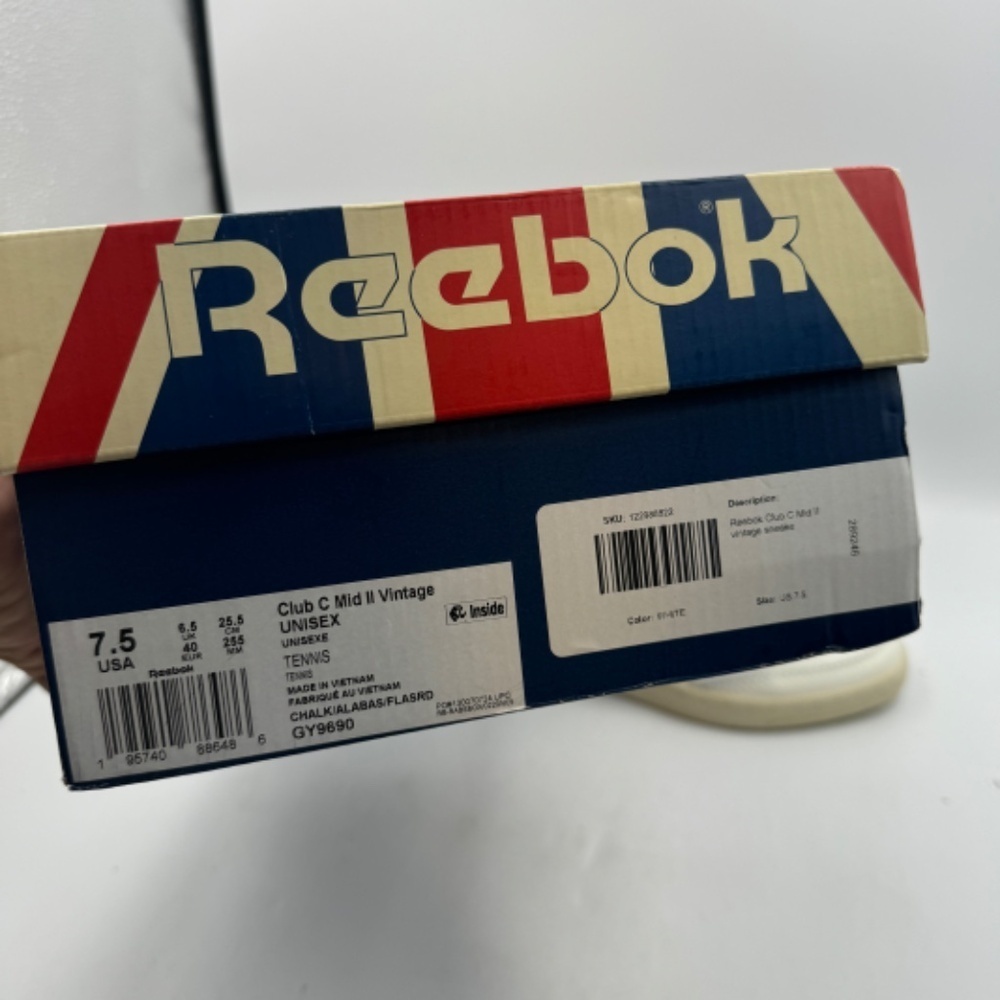 NEW Reebok Club C Mid II Vintage Unisex US 7.5 EUR 40 - Picture 3 of 9